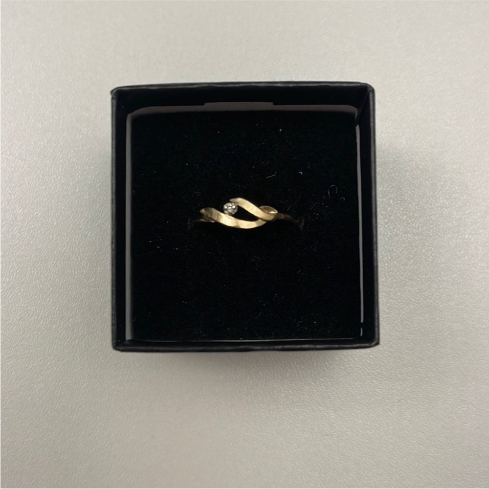Delicate Gold Wave Ring with Single Sparkling Stone - Picture 2 of 5